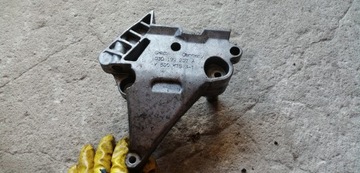 VW GOLF V 1.9 TDI ŁAPA SILNIKA