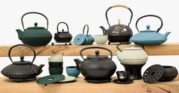 Чугунный кувшин японский промежуток 0,8 л для чая с чашками.