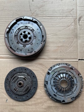 VW AUDI KOMPLET SPRZĘGŁA 05E105266B