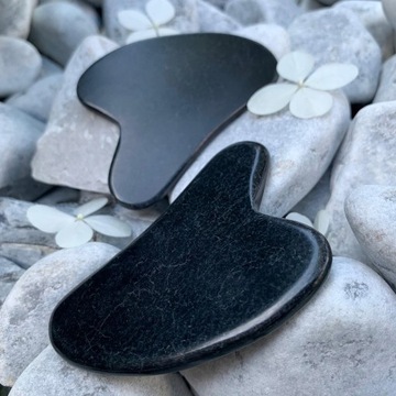 MASAŻER JADEITOWY DO TWARZY CZARNY PŁYTKA GUA SHA