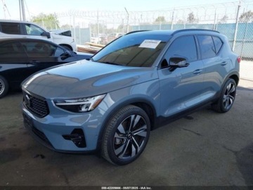Volvo XC40 2023 Volvo XC 40 B5 Ultimate Dark Theme 2023 2.0l 2.0 Benzyna 247KM, zdjęcie 1