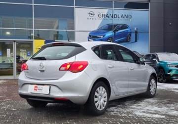 Opel Astra J Hatchback 5d Facelifting 1.6 Twinport ECOTEC 115KM 2015 Opel Astra 1.6 Benzyna 115 KM Enjoy, bezwypadkowy, VATmarza 1.6 Benzyna, zdjęcie 5