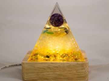 ПОДСТАВКА СВЕТОДИОДНАЯ ПОДСВЕТКА ДЛЯ ФИГУРКИ ПИРАМИДА USB ПОДСВЕТКА 7x7 см