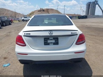 Mercedes Klasa E W213 2018 Mercedes-Benz Klasa E 2018 MERCEDES-BENZ E 300 4MATIC 2.0 Benzyna 241KM, zdjęcie 10