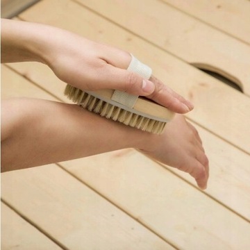 Щетка для чистки влажного и сухого тела