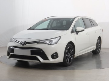 Toyota Avensis III Wagon Facelifting 2015 2.0 D-4D 143KM 2017 Toyota Avensis 2.0 D-4D, Salon Polska, Serwis ASO, zdjęcie 1