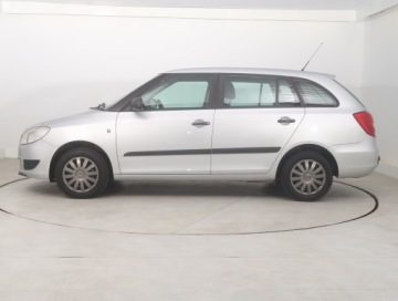 Skoda Fabia II Kombi Facelifting 1.6 TDI CR DPF 90KM 2010 Skoda Fabia 1.6 TDI, Klima, zdjęcie 2