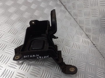 DRŽÁKY PUMPY ABS OPEL ASTRA H 1.7 CDTI 13214939