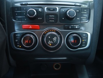 Citroen C4 II Hatchback 5d 1.6 16v VTi 120KM 2011 Citroen C4 1.6 VTi, GAZ, Navi, Klima, Klimatronic, zdjęcie 12