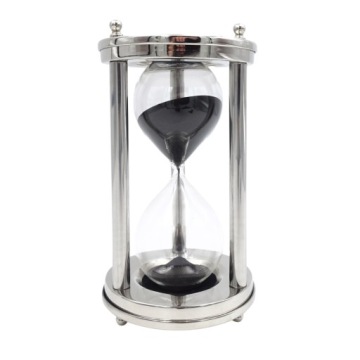 Песочные часы на столе 15 мин.