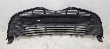 РЕШЕТКА ЦЕНТРАЛЬНОГО БАМПЕРА TOYOTA YARIS III LIFT 14-17