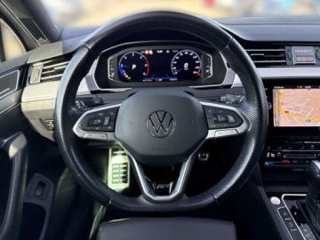 Volkswagen Passat B8 Variant Facelifting 2.0 TDI SCR 200KM 2022 Volkswagen Passat R-Line 4Mot. HarmanKardon LED Matrix Hak Kamera Cofania, zdjęcie 17