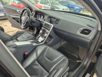 Volvo V60 I Kombi Facelifting 2.0 D3 DRIVE-E 150KM 2016 Volvo V60 Volvo V60 Ocean Race Edition 2,0 Diesel Zamiana 2.0 Diesel 150KM, zdjęcie 4