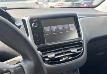 Peugeot 208 I Hatchback 5d Facelifting 1.2 PureTech 82KM 2016 Peugeot 208 2016r 1.2 Benzyna 82KM, zdjęcie 3