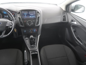 Ford Focus III Hatchback 5d facelifting 1.0 EcoBoost 100KM 2015 Ford Focus 1.0 EcoBoost, Klima, Parktronic, zdjęcie 7