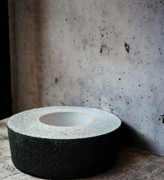 ЛЕНТА ПРОТИВОСКОЛЬЗЯЩАЯ 50/18 ДЛЯ ЛЕСТНИЦ, ЧЕРНАЯ, предупредительная, ПРОЧНАЯ ВНЕШНЯЯ