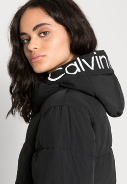 Płaszcz pikowany z logiem Calvin Klein Jeans L