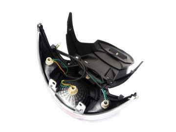 Задний фонарь+крыло DELUX8