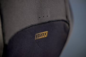 ION 23 Foam Seek Amp 5/4 FZ Черный 54/XL