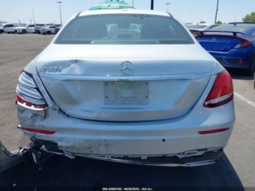 Mercedes Klasa E W213 2019 Mercedes-Benz Klasa E 2019 MERCEDES-BENZ E 300 2.0 Benzyna 241KM, zdjęcie 9