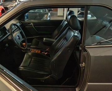 Mercedes W124 Coupe 3.0 180KM 1988 Mercedes-Benz 300 CE Coupe – Klasyka w najlepszym wydaniu | 1988 | 3.0, zdjęcie 10