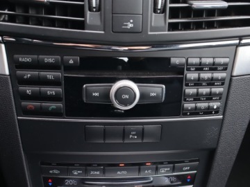 Mercedes Klasa E W212 Coupe 200 CGI BlueEFFICIENCY 184KM 2011 Mercedes E E 200, Salon Polska, Serwis ASO, zdjęcie 19