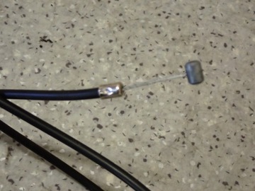 TOYOTA YARIS I 99-05 ТРОС КРЫШКИ ДВИГАТЕЛЯ