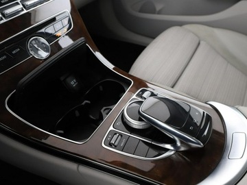 Mercedes Klasa C W205 Limuzyna 180 156KM 2014 Mercedes C 180 automat półskóra jane wnętrze, zdjęcie 27