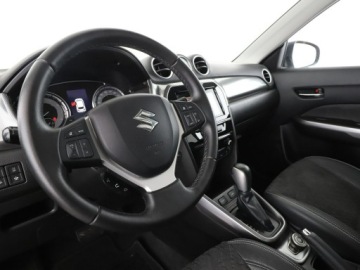 Suzuki Vitara III SUV Facelifting 1.4 BoosterJet 140KM 2020 Suzuki Vitara automat 4x4 panorama navi kamera, zdjęcie 13