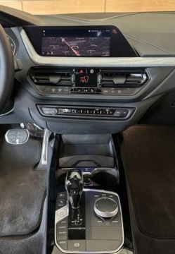 BMW Seria 1 F40 2021 BMW Seria 1 M SPORT Salon Polska ASO R-CARS Warszawa 1.5 Benzyna 136KM, zdjęcie 16