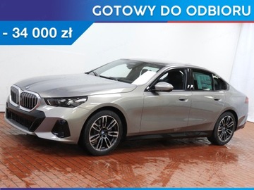 BMW Seria 5 G60-61 2023 BMW Seria 5 520d xDrive Sport Sedan 2.0 (197KM) 2023