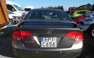 Honda Civic VIII Sedan 1.8 i-VTEC 140KM 2006 Honda Civic 2006r, 1.8 Benzyna, Delikatnie uszkodzony przod i tyl. Jezdzi., zdjęcie 16