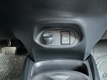 Toyota Yaris III Hatchback 5d Facelifting 1.33 Dual VVT-i 99KM 2015 Toyota Yaris 1.3 benzyna 99 KM automat zarej w PL zadbany mozliwa zam, zdjęcie 21