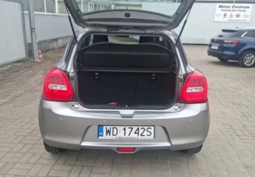 Suzuki Swift VI Hatchback Facelifting 1.2 DualJet SHVS 83KM 2021 Suzuki Swift 1.2 Dualjet SHVS Premium CVT 1.2 Benzyna 83KM, zdjęcie 5