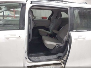 Toyota Sienna III 2021 Toyota Sienna Le, 2021r., 4x4, 2.5L 2.5 Benzyna 189KM, zdjęcie 7