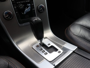 Volvo XC60 I SUV 2.0 D3 163KM 2010 Volvo XC60 D3, Automat, Skóra, Xenon, Bi-Xenon, zdjęcie 12