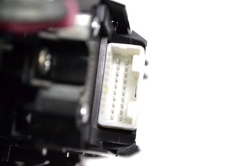 LEXUS NX 2018 PŘEDNÍ STRANA PRAVÁ KNOFLÍKY SKEL