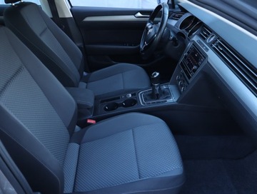 Volkswagen Passat B8 Limousine 1.4 TSI BlueMotion Technology 125KM 2018 VW Passat 1.4 TSI, Salon Polska, Klima, zdjęcie 8