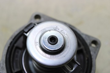 BMW E38 735I 740I M62TU V8 TERMOSTAT POUZDRO 105C ORIG.