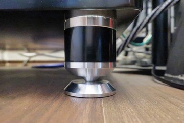 NORSTONE STABBL HIFI BEAUTIFUL, ЧЕРНЫЙ ПРОФЕССИОНАЛЬНЫЙ AV-СТОЛ, ЗАКАЛЕННОЕ СТЕКЛО