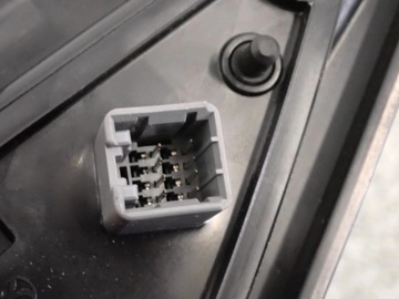 KIA VENGA 09- ZRCÁTKO LEVÉ 8PIN 2R