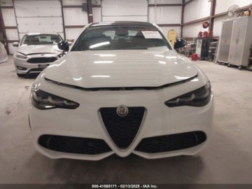 Alfa Romeo Giulia II Sedan Facelifting 2023 2.0 GME Turbo 280KM 2024 Alfa Romeo Giulia ti, 2024r., 4x4, 2.0L 2.0 Benzyna 280KM, zdjęcie 6