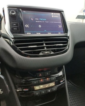 Peugeot 2008 I SUV Facelifting 1.2 PureTech 110KM 2018 Peugeot 2008 232 Allure 110 KM Automat I wl. Serwisowany w ASO GWARANCJA, zdjęcie 19