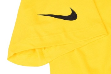 Комплект детских спортивных футболок Nike, размер М