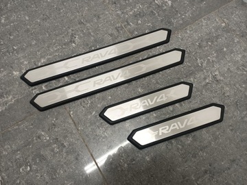 NAKŁADKI PROGOWE LISTWY OCHRONNE NA PROGI Toyota RAV4 od 2018