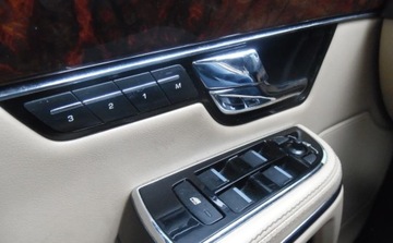 Jaguar XJ VII X351 Sedan SWB 3.0L V6D 600 275KM 2012 Jaguar XJ 2012r, 3.0 Diesel, AUTOMAT, Uszkodzony prawy bok, Jezdzi. 3.0, zdjęcie 9