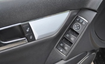 Mercedes Klasa C W204 Kombi T204 1.8 200 CGI BlueEFFICIENCY 184KM 2011 Mercedes-Benz Klasa C 200 CGI Avangarde Automat Benzyna 1.8 Benzyna 183KM, zdjęcie 12