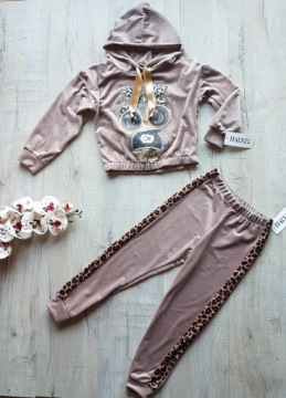 Бархатный комплект для девочки 116 размер.