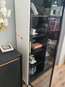 ВИТРИНА черная СТЕКЛЯННАЯ ВИТРИНА со светодиодной подсветкой TR-07