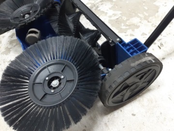 Ручная подметальная машина Scheppach TRIKE-S 5909803900 3 щетки 650 мм
